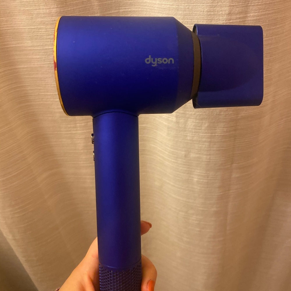 Stain hair dryer